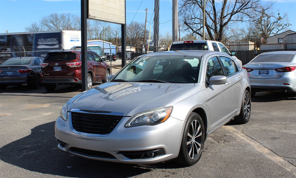 2014 Chrysler 200 Touring's photo